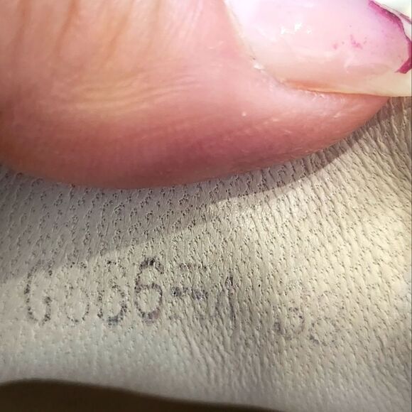 Gucci Sneakers with Logo Band Design Classic Style - Picture 12 of 12